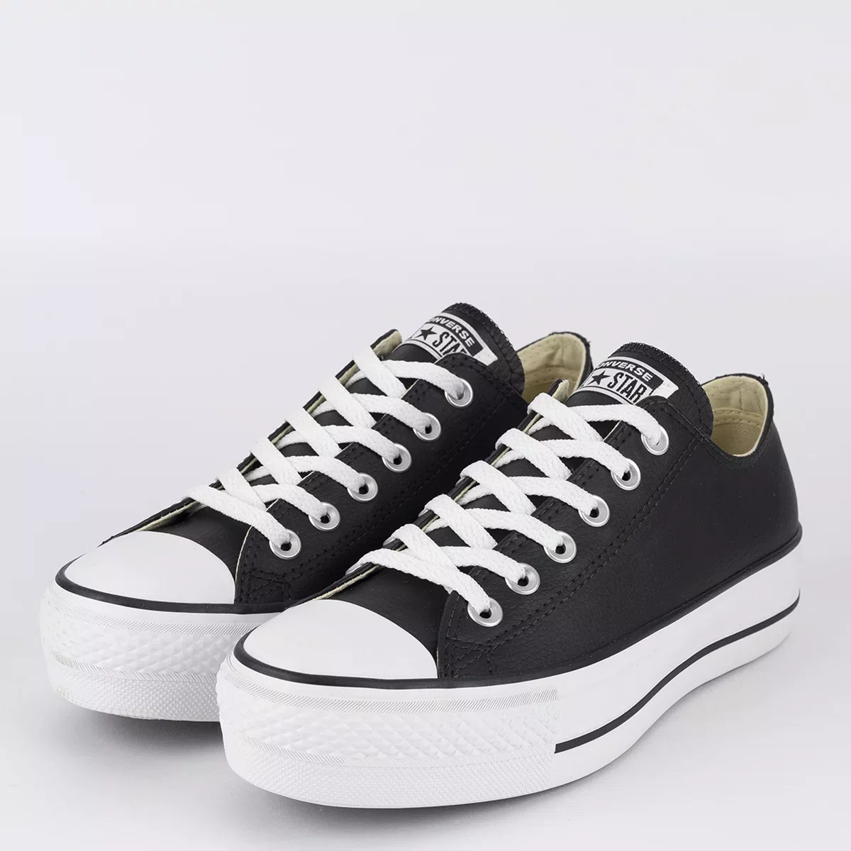 Tênis Converse Chuck Taylor All Star Couro Preto Plataforma Cano Baixo